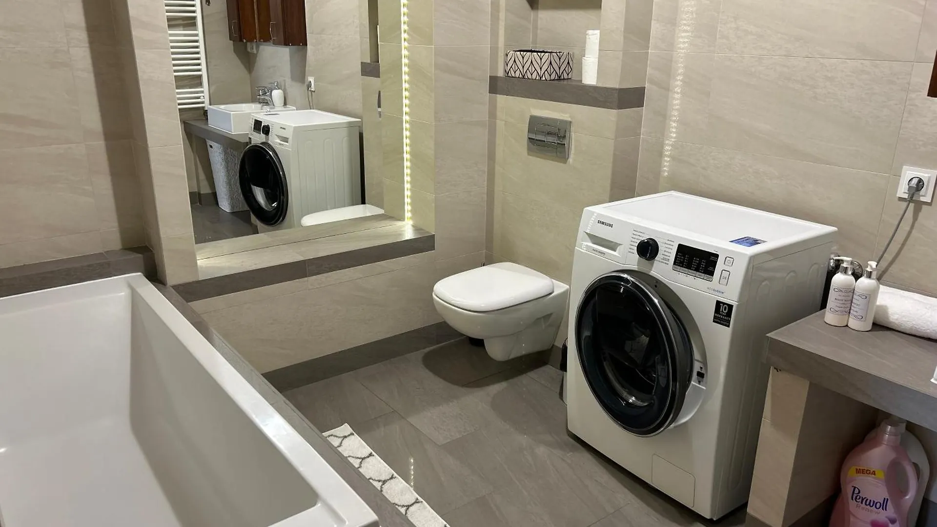 Old Town Apartments - Free Parking Krakow 0*,  Poland